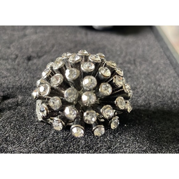 Stunning‎ Shinny Flower Ring - Picture 1 of 3